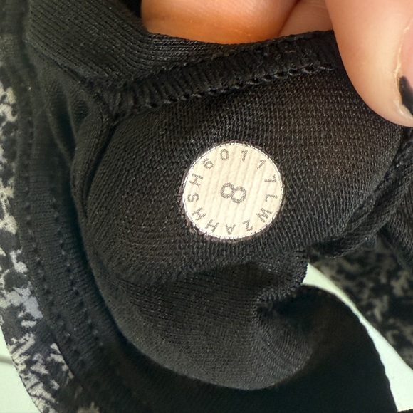 Lululemon invigorate bra white and black women's size 8 - Picture 3 of 3